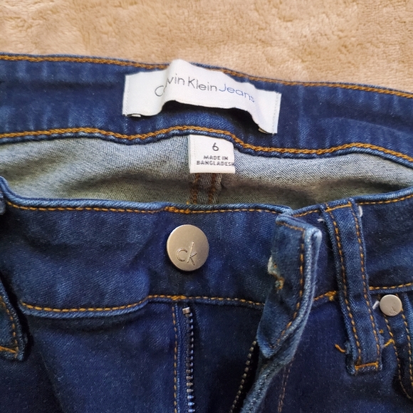 Calvin Klein - Picture 3 of 5